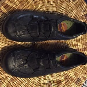 Clarks Waterproof Black Leather muckers shoes